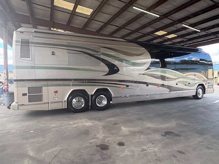 2008 Prevost Parliament H3-45 For Sale