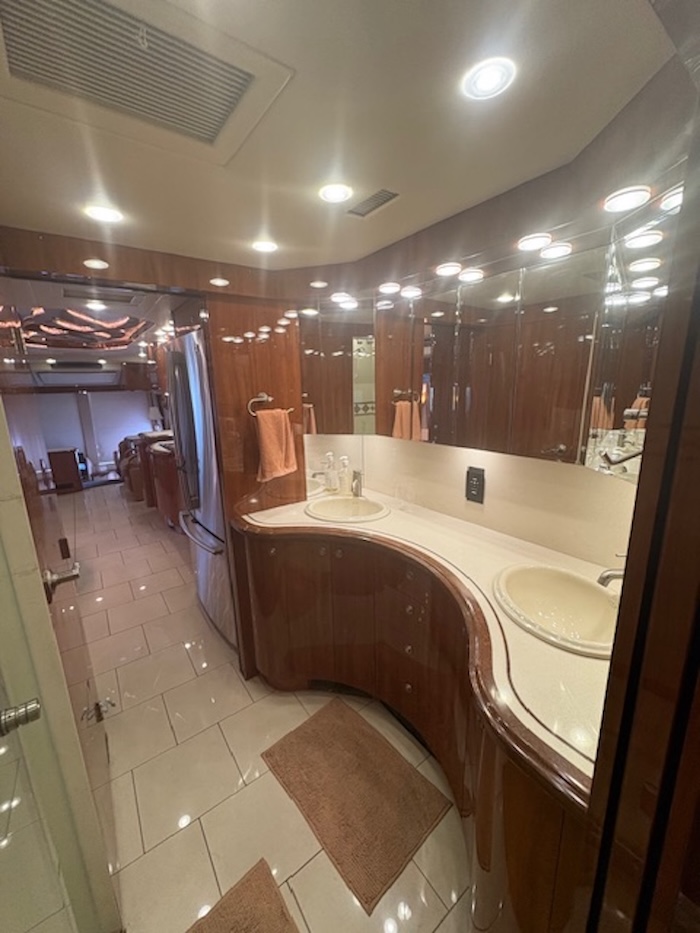 2008 Prevost Parliament H3-45 For Sale