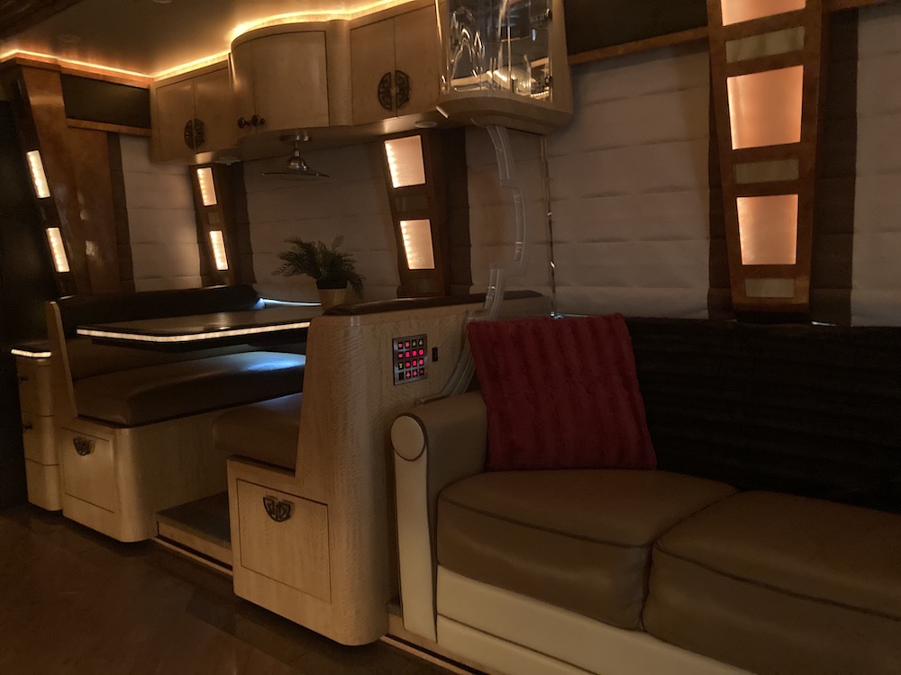 2008 Prevost Parliament XLII For Sale