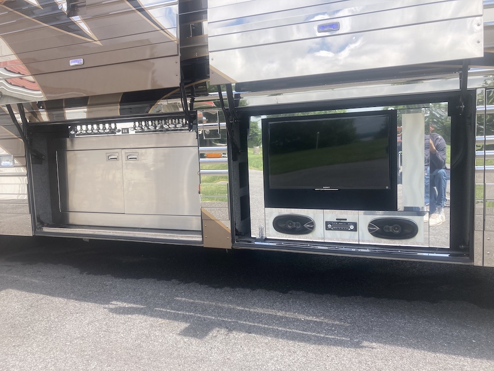 2008 Prevost Parliament XLII For Sale