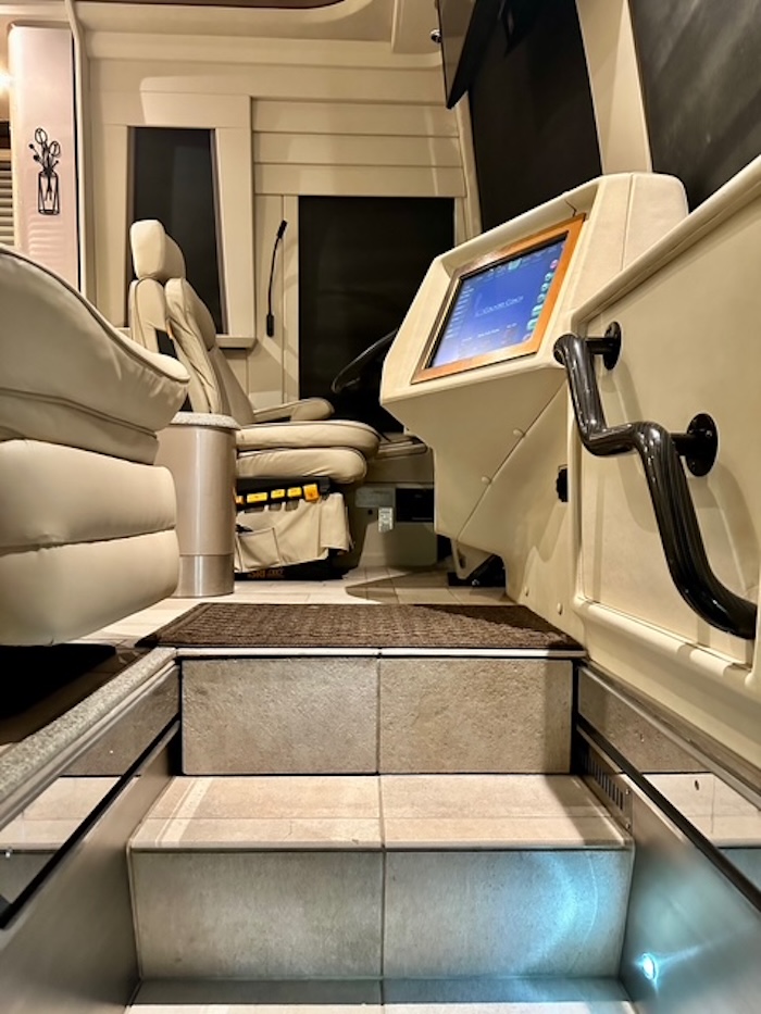 2009 Prevost Country Coach XLII For Sale
