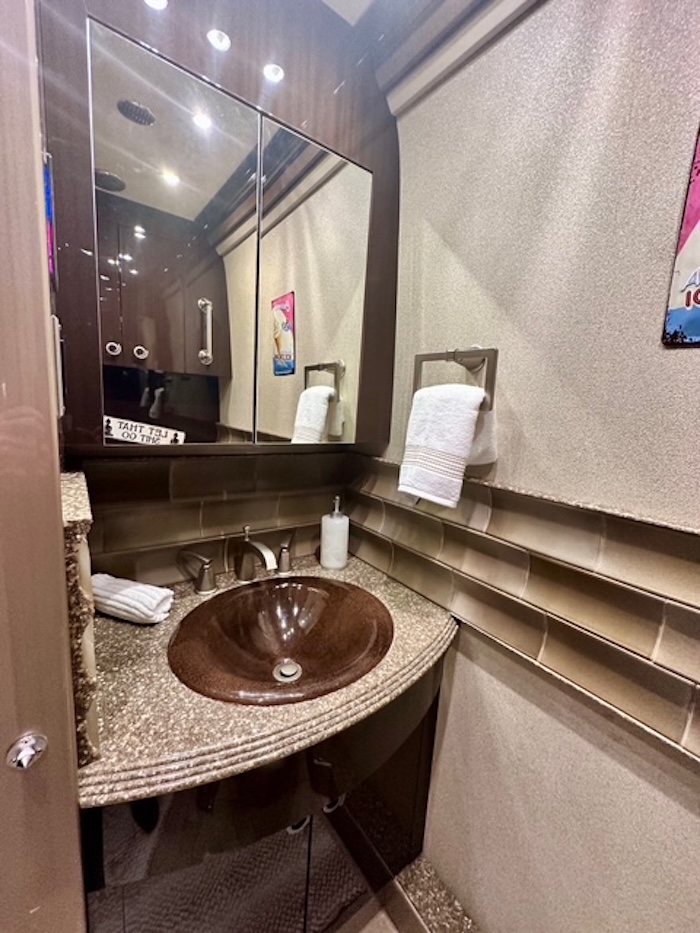 2009 Prevost Country Coach XLII For Sale