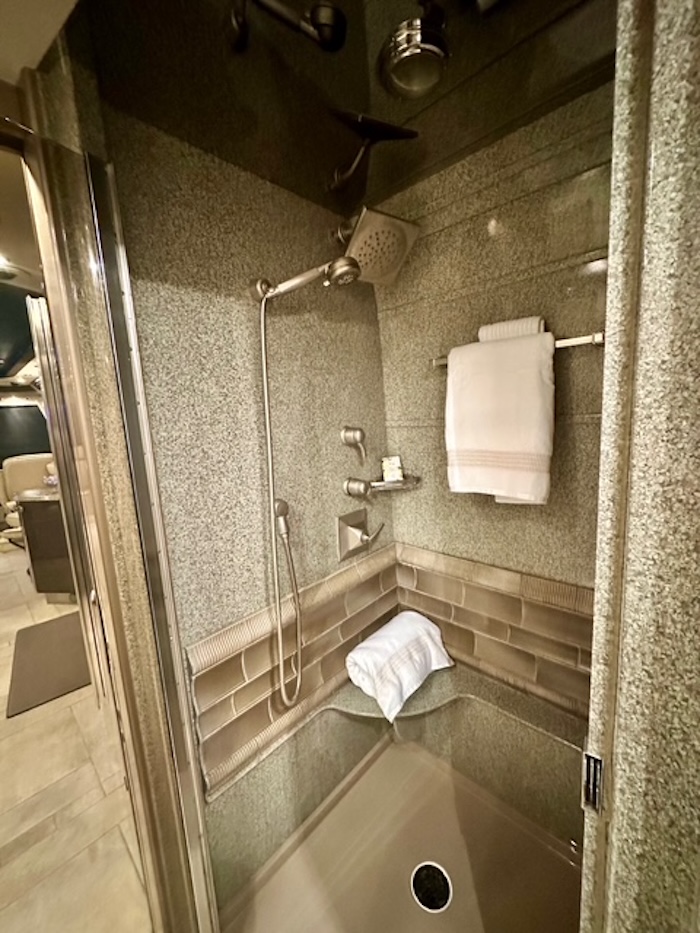 2009 Prevost Country Coach XLII For Sale