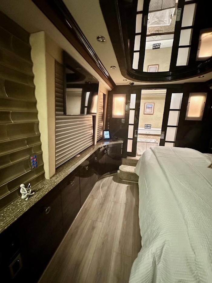 2009 Prevost Country Coach XLII For Sale