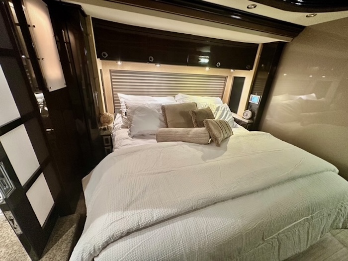 2009 Prevost Country Coach XLII For Sale