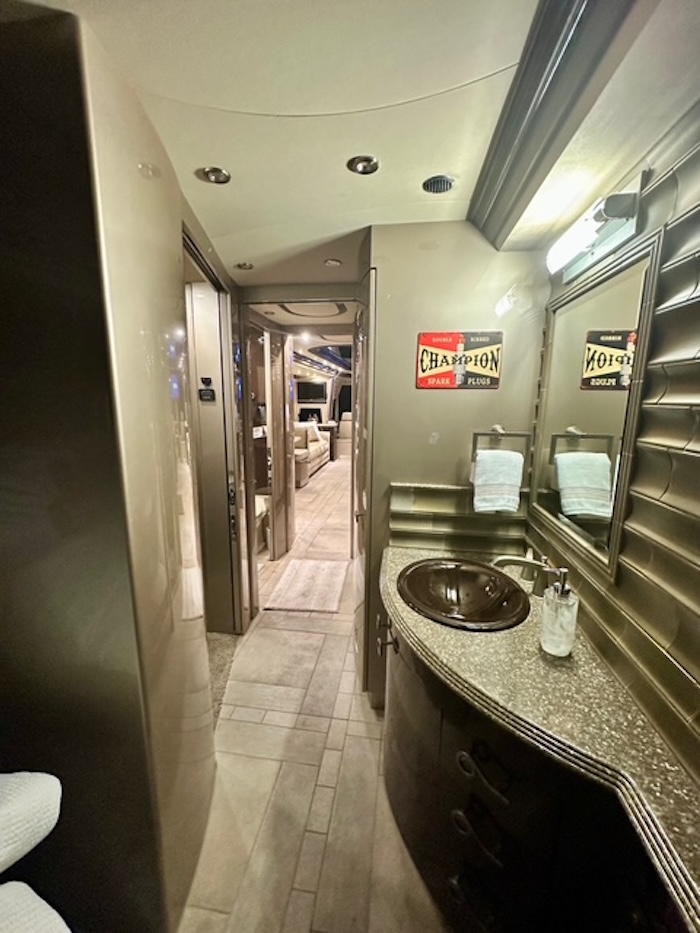 2009 Prevost Country Coach XLII For Sale