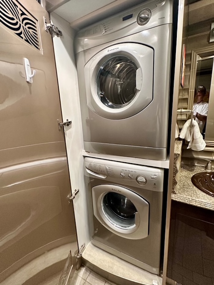 2009 Prevost Country Coach XLII For Sale
