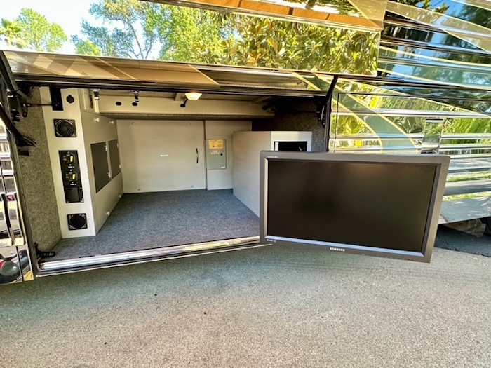 2009 Prevost Country Coach XLII For Sale