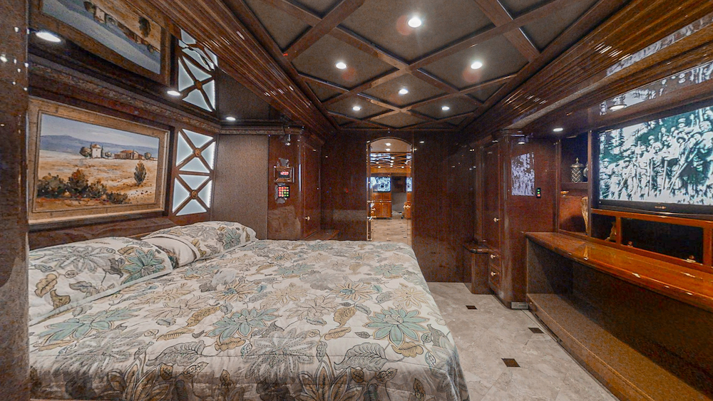 2009 Prevost Featherlite H3-45 For Sale