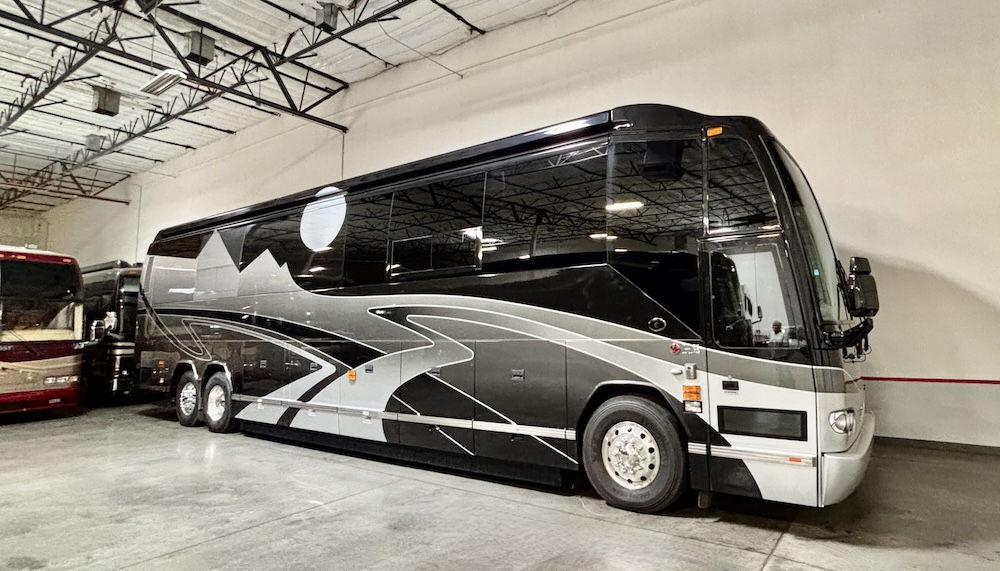 2009 Prevost Featherlite H3-45 For Sale
