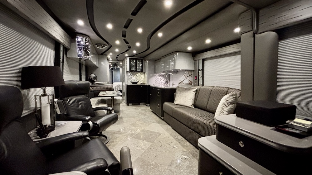 2009 Prevost Featherlite H3-45 For Sale
