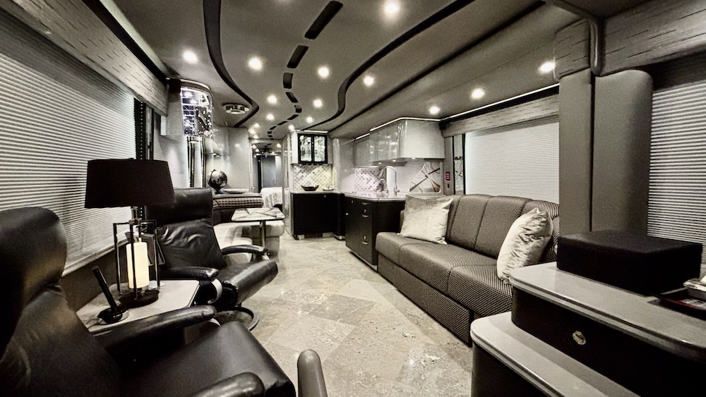 2009 Prevost Featherlite H3-45 For Sale