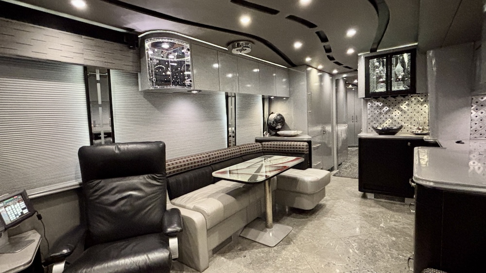 2009 Prevost Featherlite H3-45 For Sale