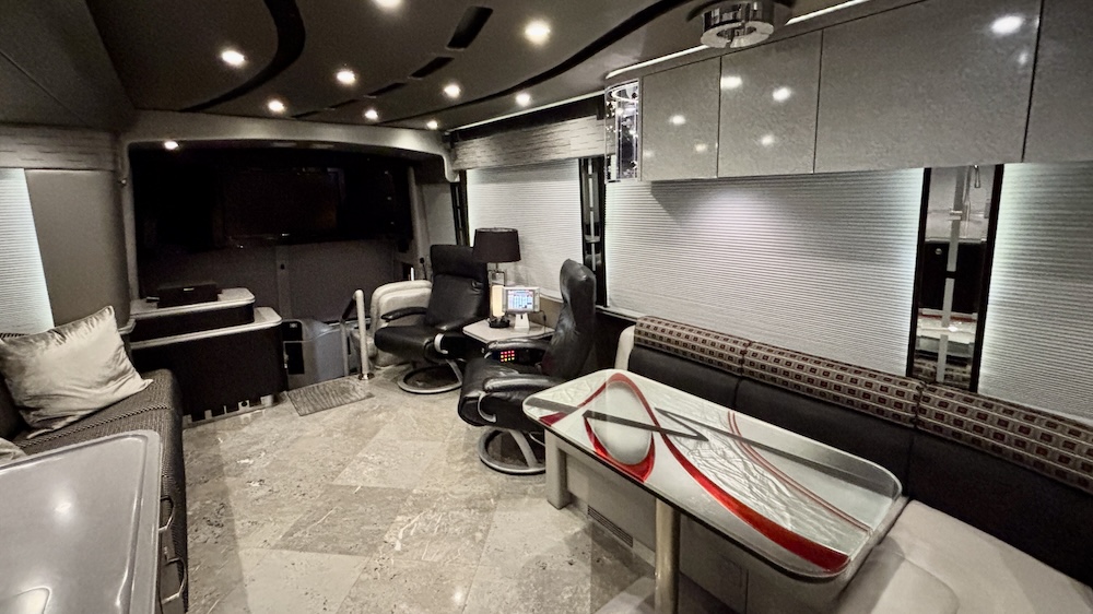 2009 Prevost Featherlite H3-45 For Sale
