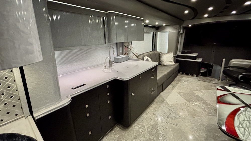 2009 Prevost Featherlite H3-45 For Sale
