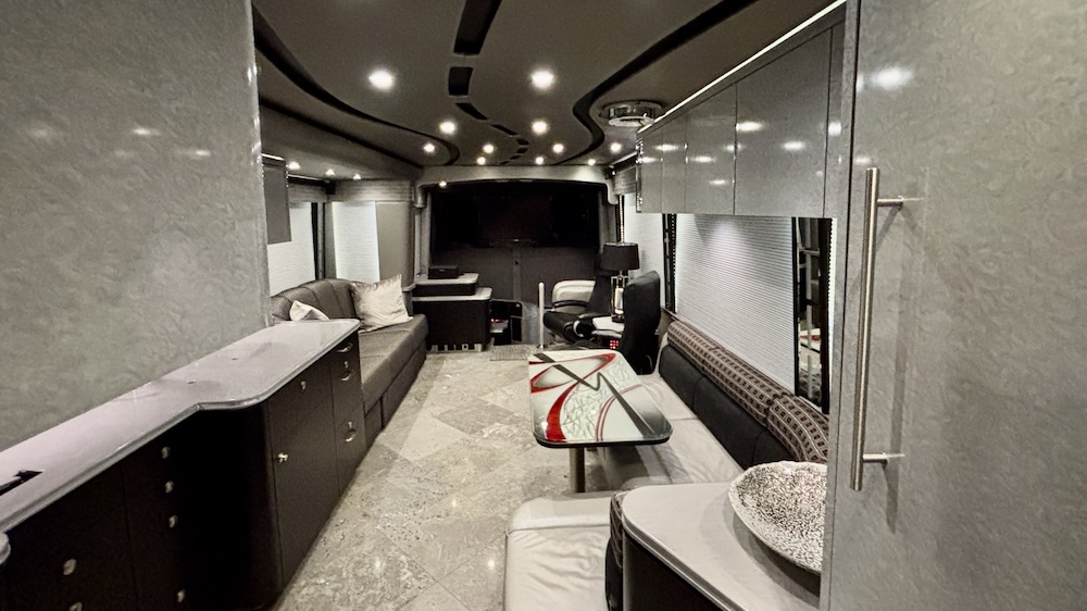 2009 Prevost Featherlite H3-45 For Sale