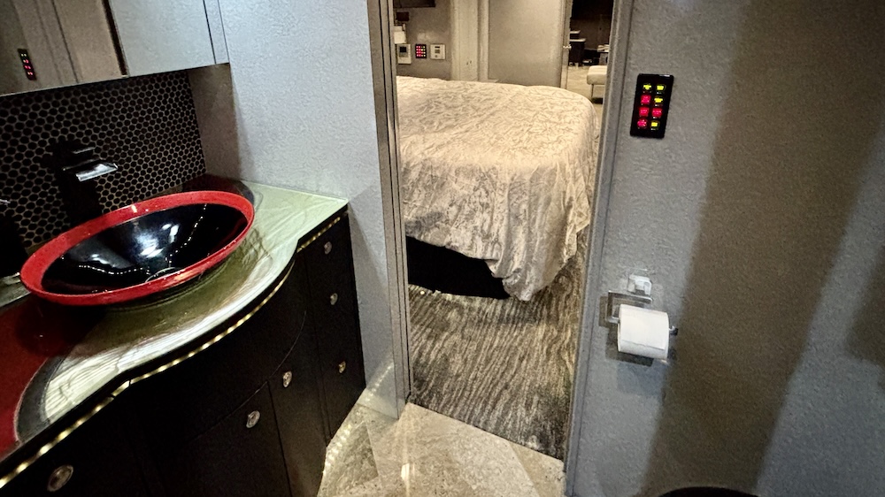 2009 Prevost Featherlite H3-45 For Sale