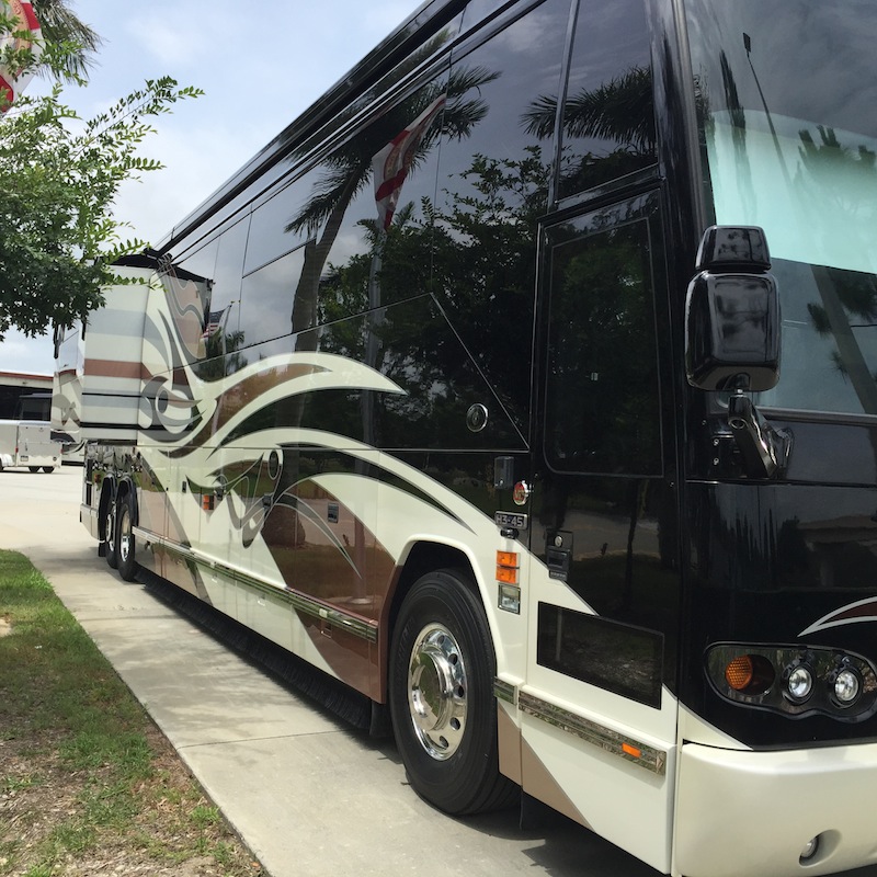 2009 Prevost Featherlite H3-45 For Sale