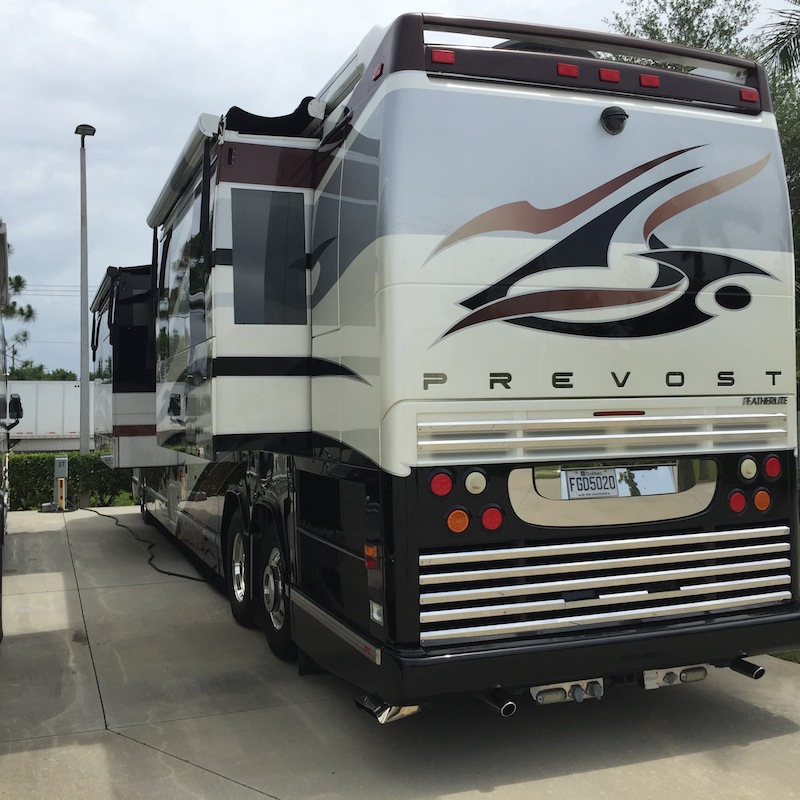 2009 Prevost Featherlite H3-45 For Sale