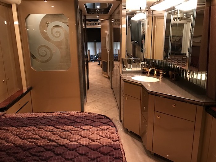 2009 Prevost Featherlite H3-45 For Sale