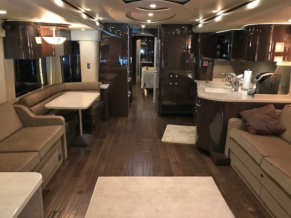 2009 Prevost Featherlite H3-45 For Sale