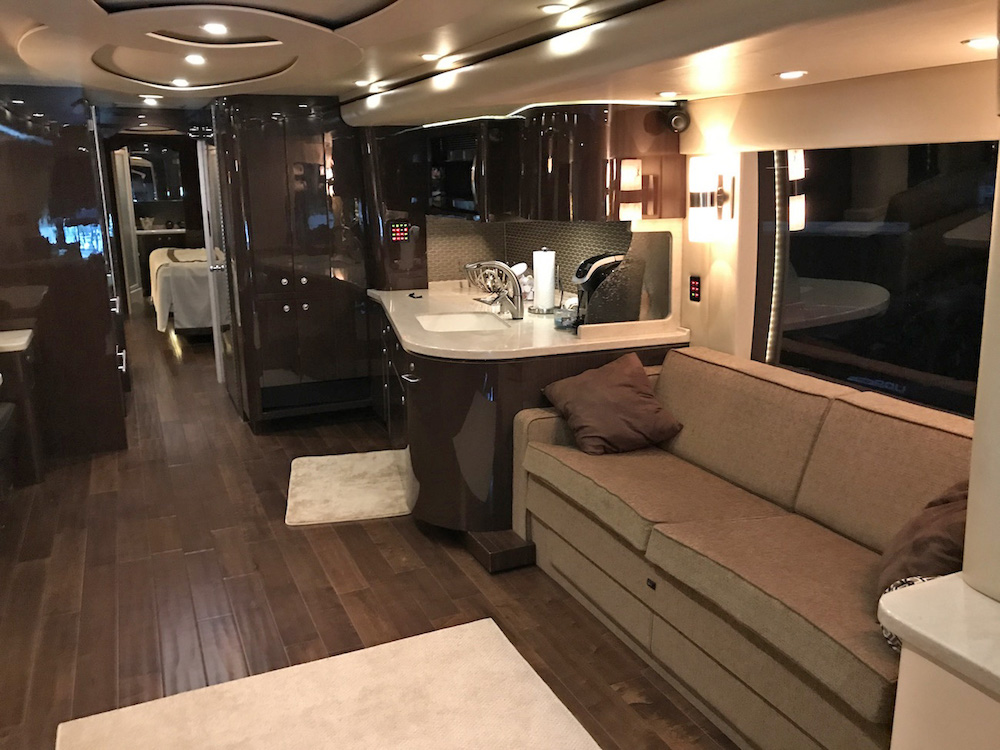 2009 Prevost Featherlite H3-45 For Sale