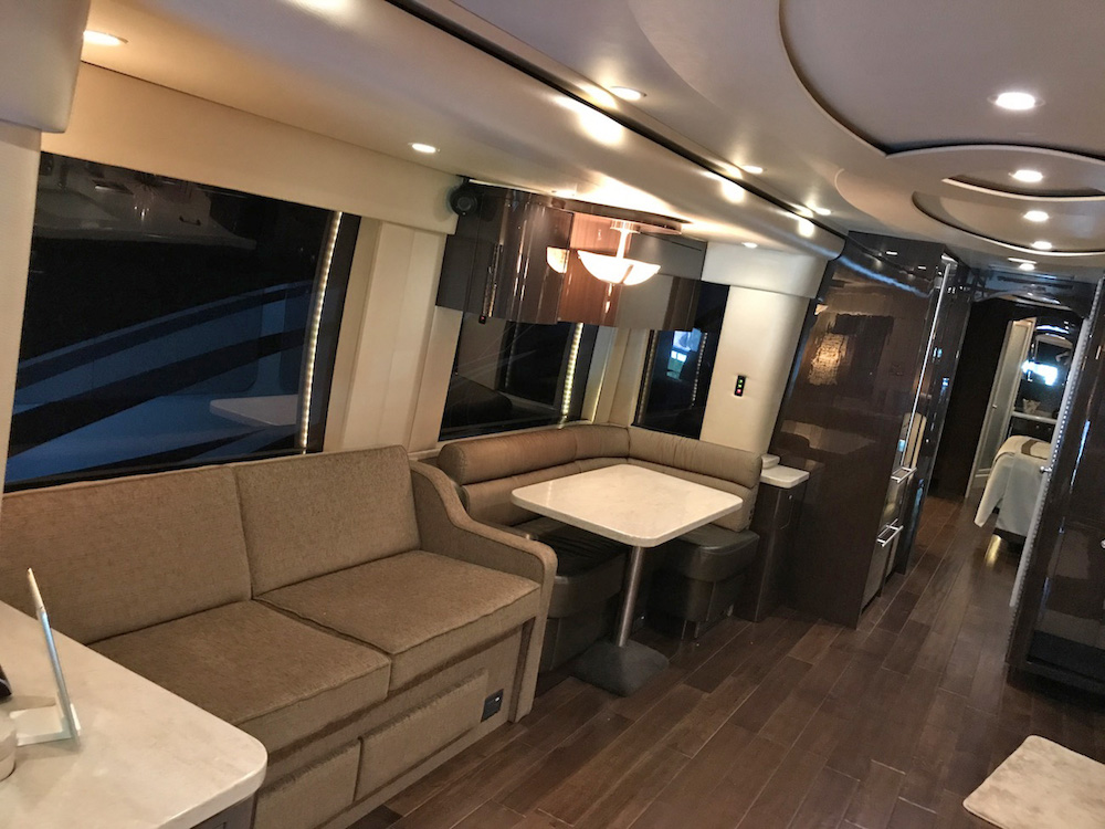 2009 Prevost Featherlite H3-45 For Sale