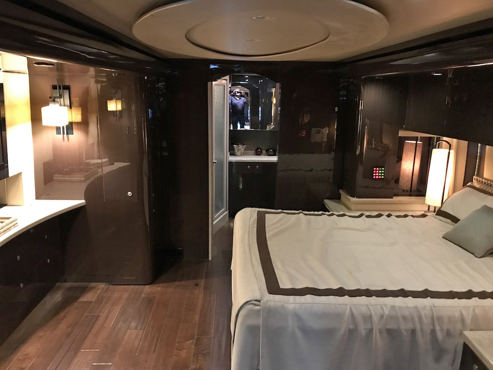 2009 Prevost Featherlite H3-45 For Sale