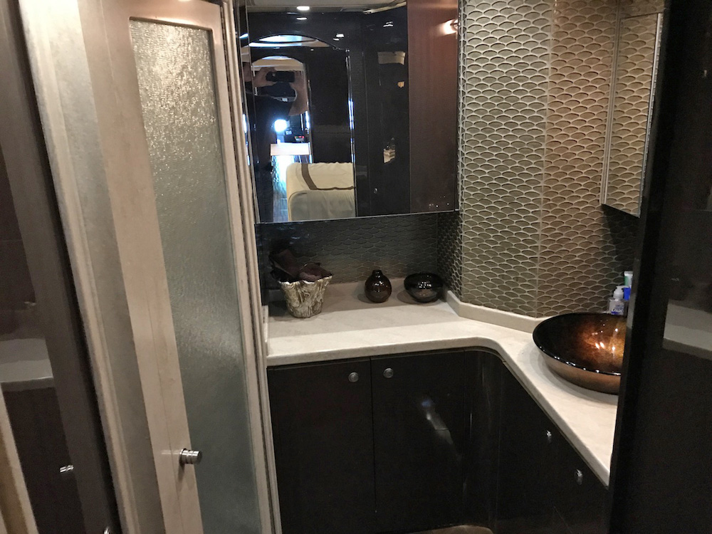 2009 Prevost Featherlite H3-45 For Sale