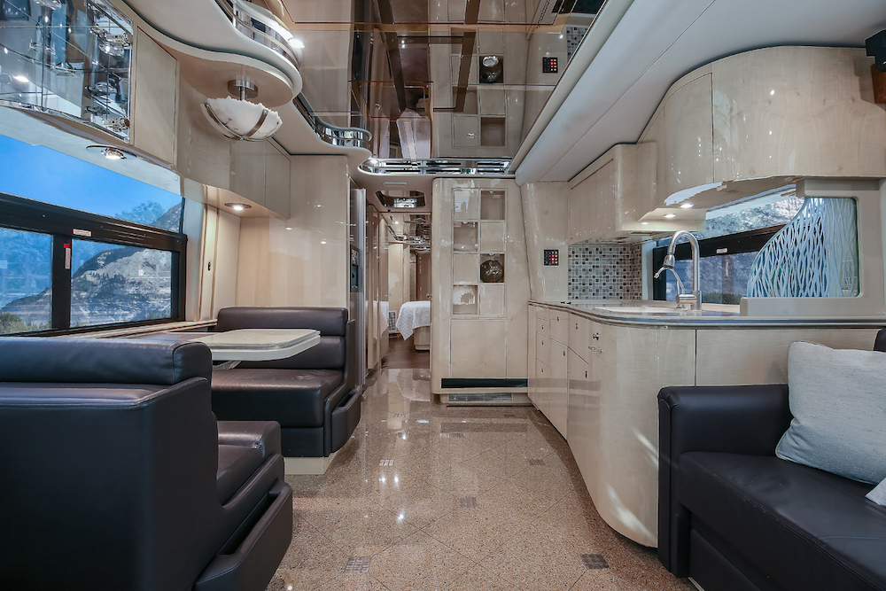 2009 Prevost Featherlite H3-45 For Sale