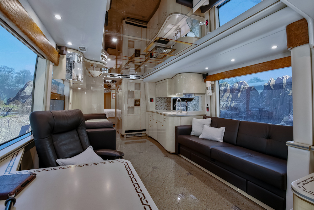 2009 Prevost Featherlite H3-45 For Sale