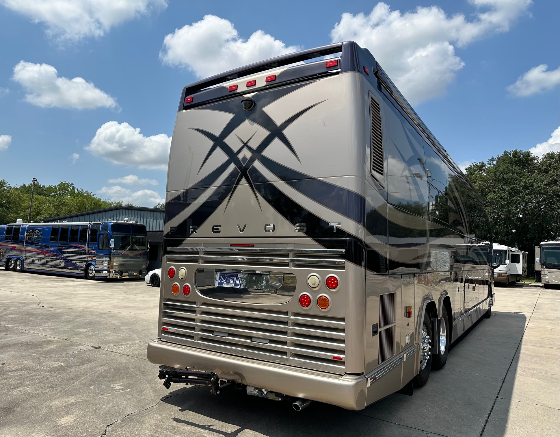 2009 Prevost Featherlite H3-45 For Sale
