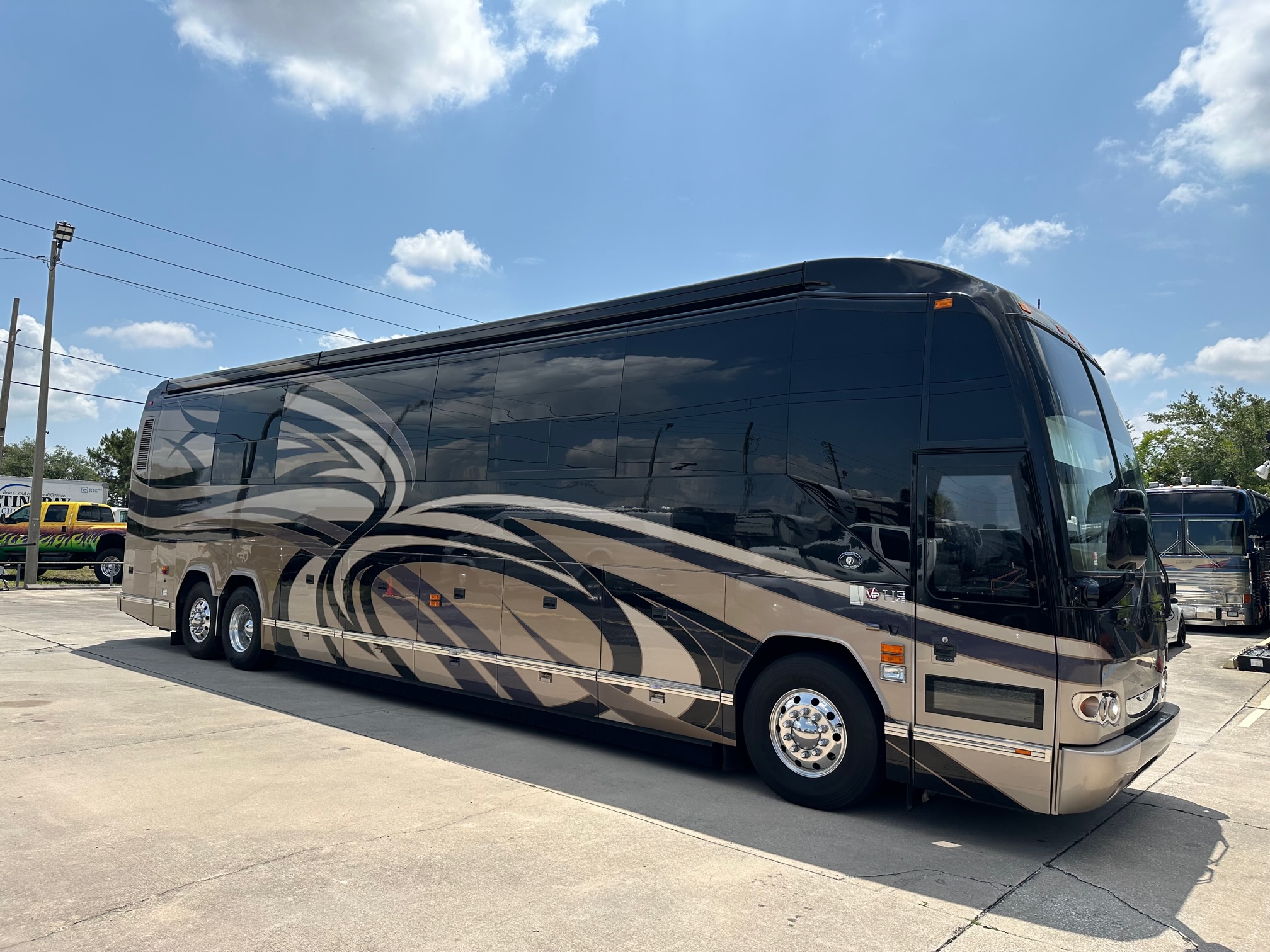 2009 Prevost Featherlite H3-45 For Sale