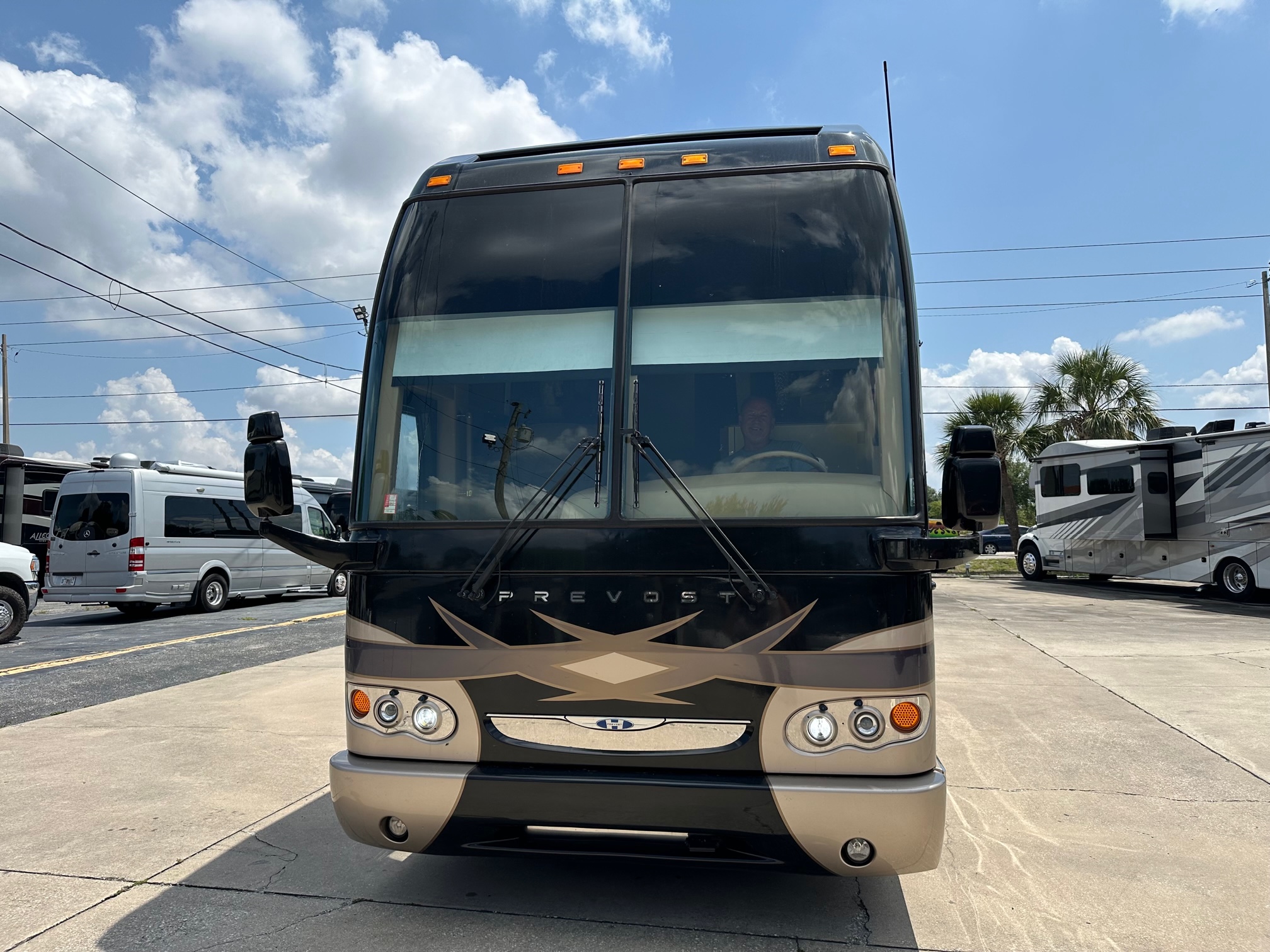 2009 Prevost Featherlite H3-45 For Sale