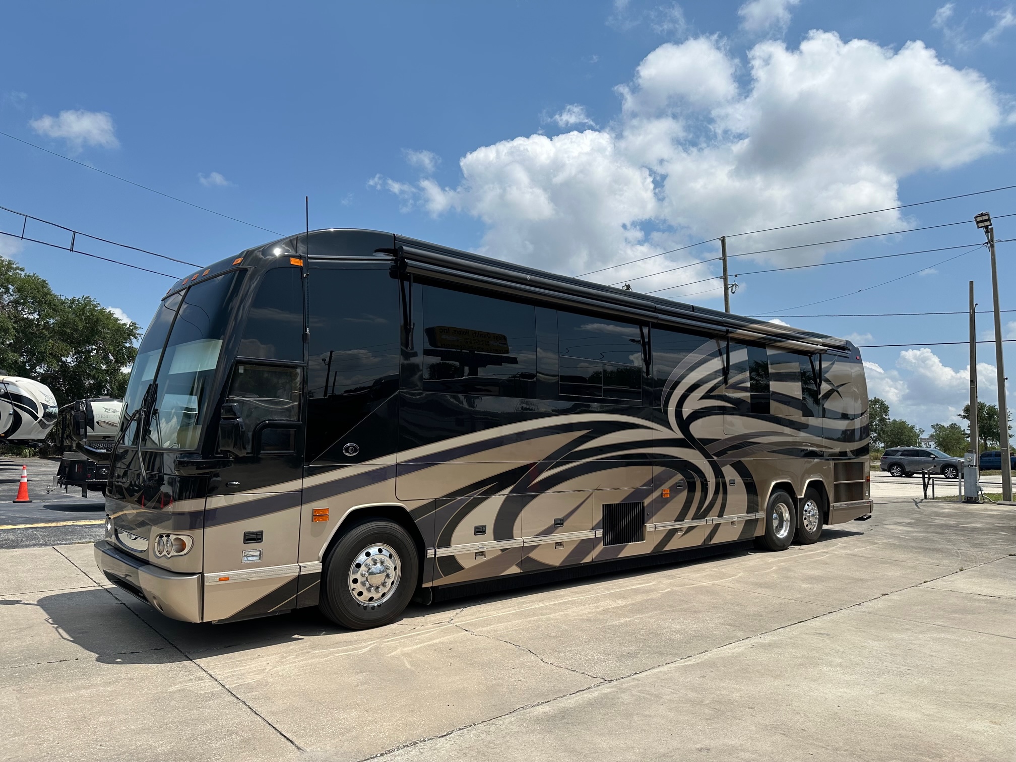 2009 Prevost Featherlite H3-45 For Sale
