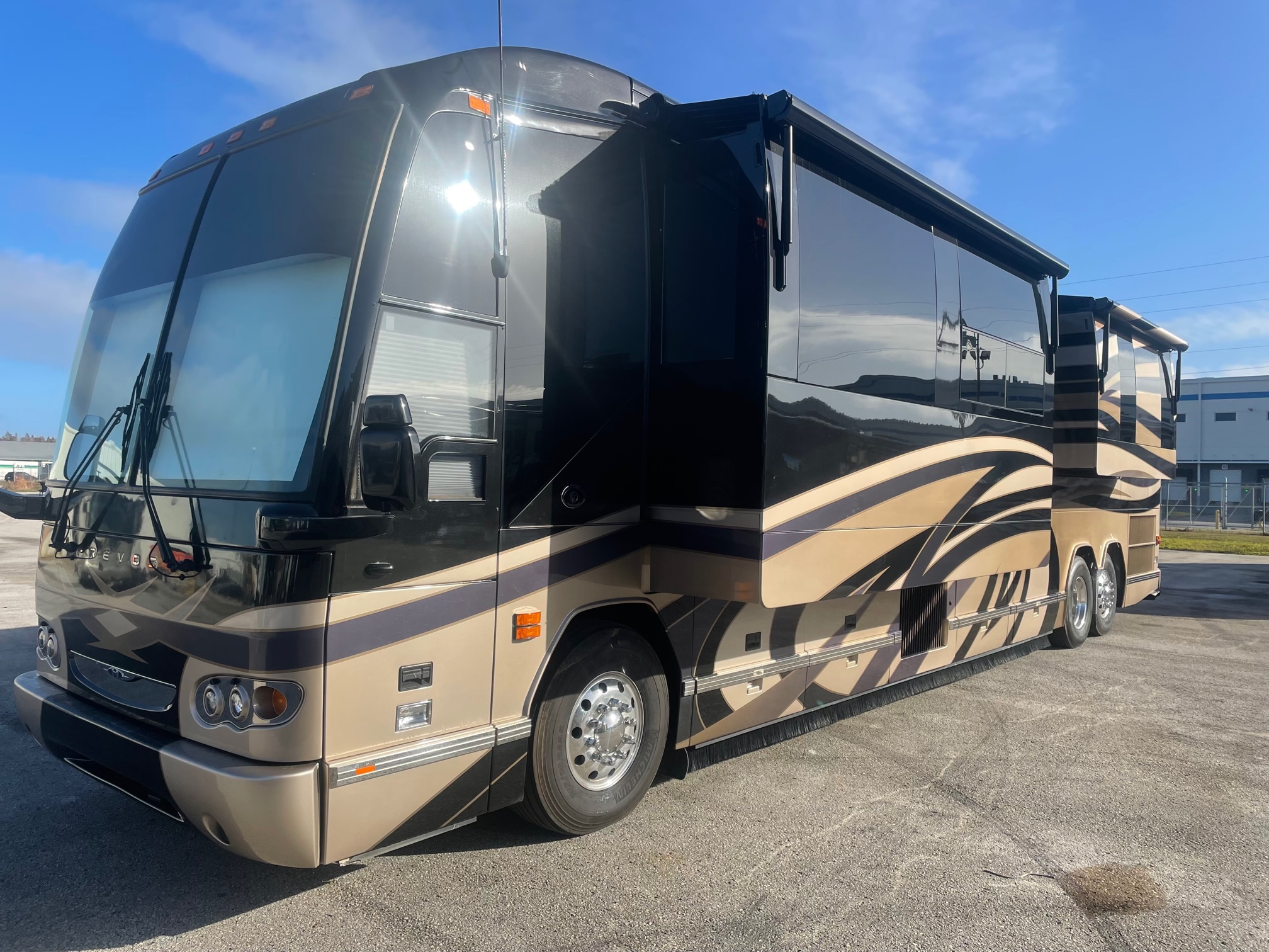2009 Prevost Featherlite H3-45 For Sale