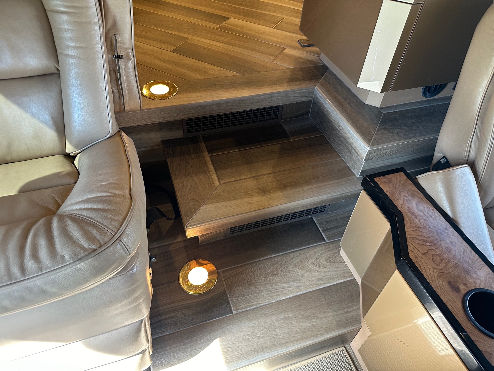 2009 Prevost Featherlite H3-45 For Sale