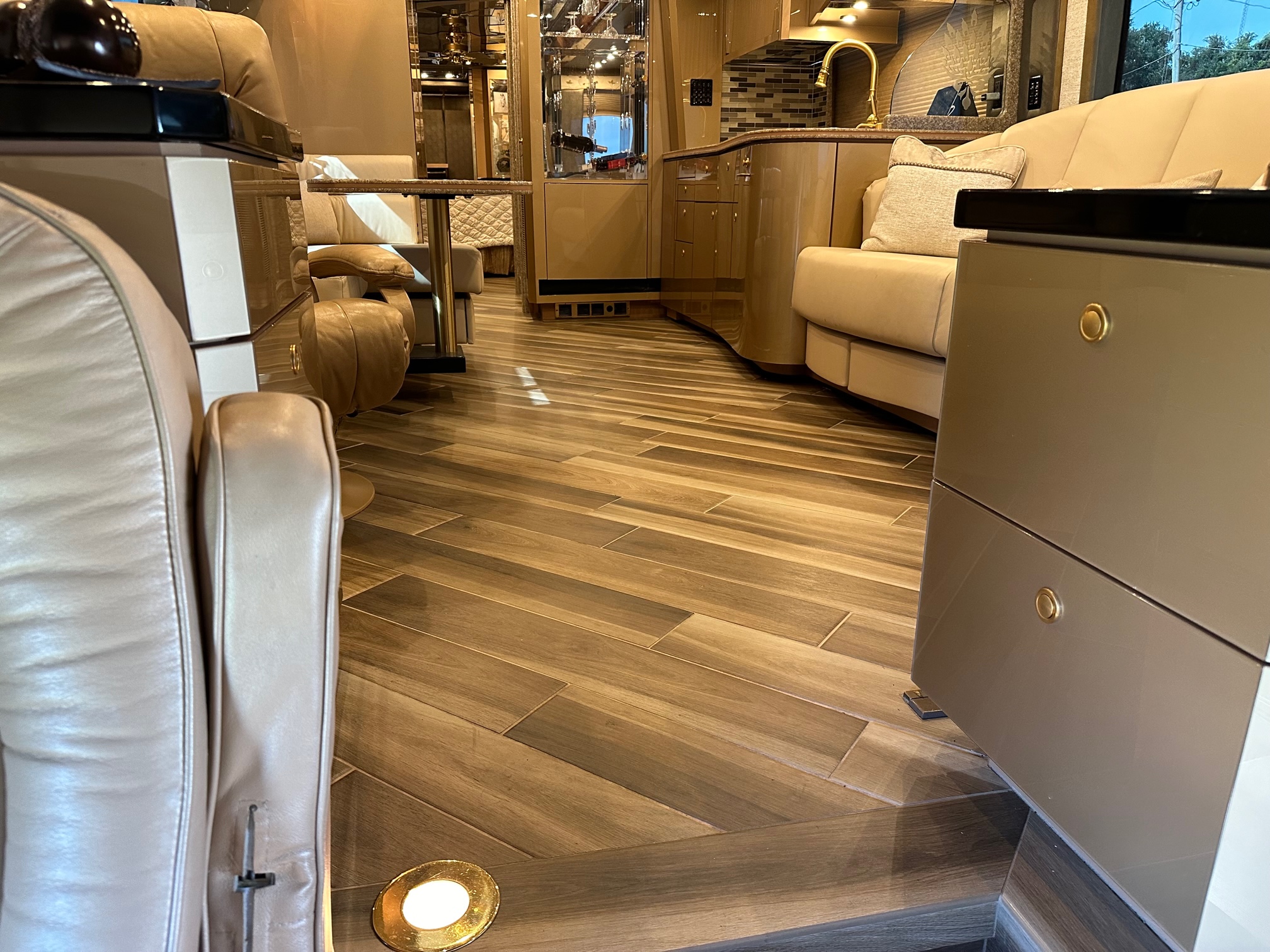 2009 Prevost Featherlite H3-45 For Sale