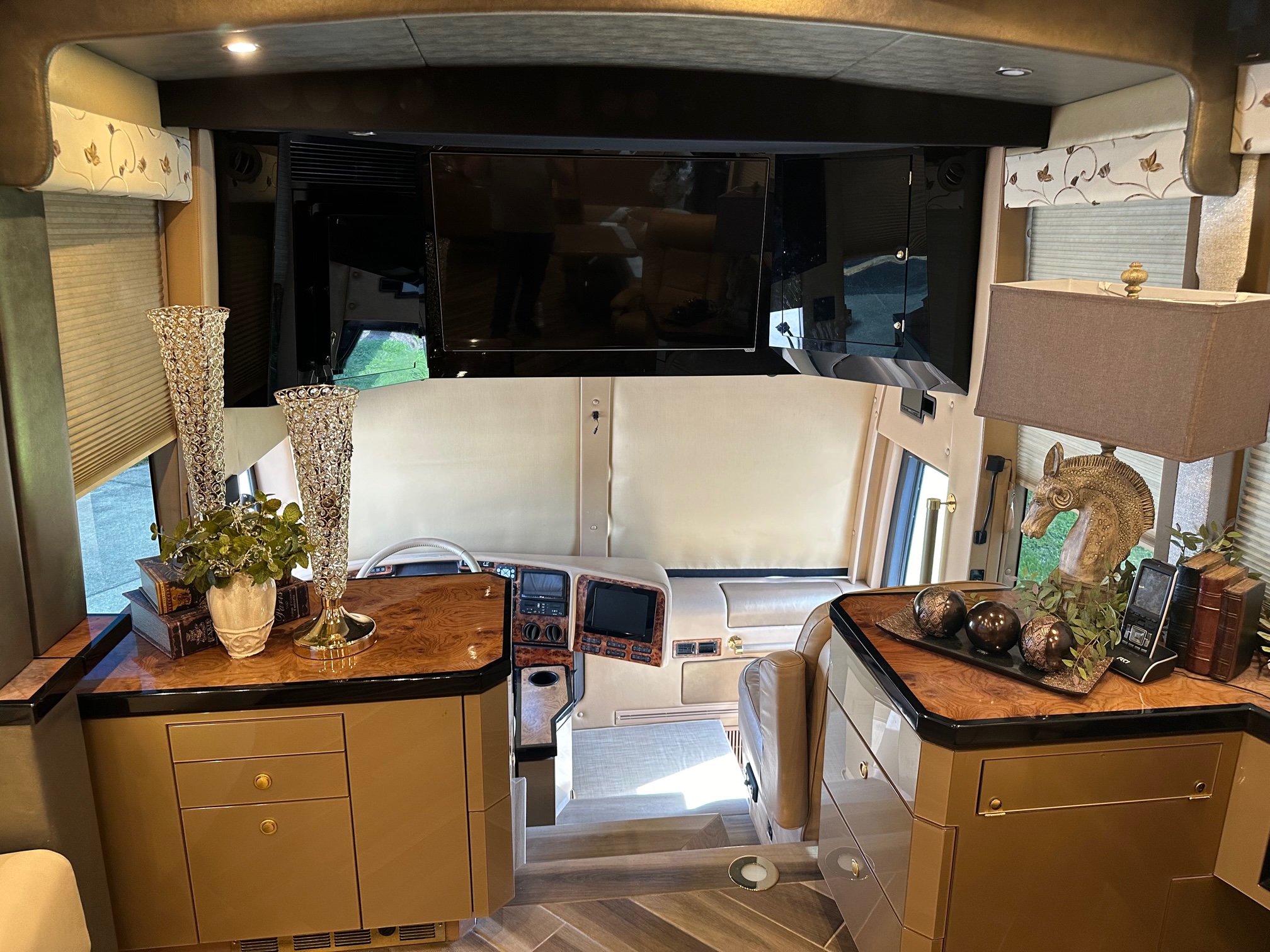 2009 Prevost Featherlite H3-45 For Sale