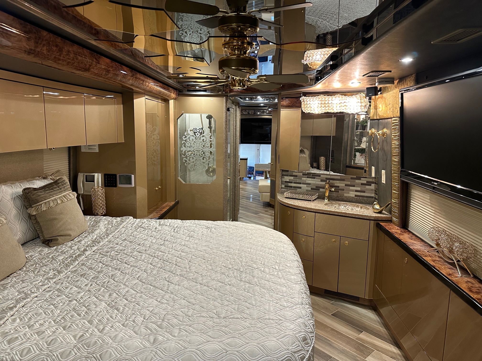 2009 Prevost Featherlite H3-45 For Sale