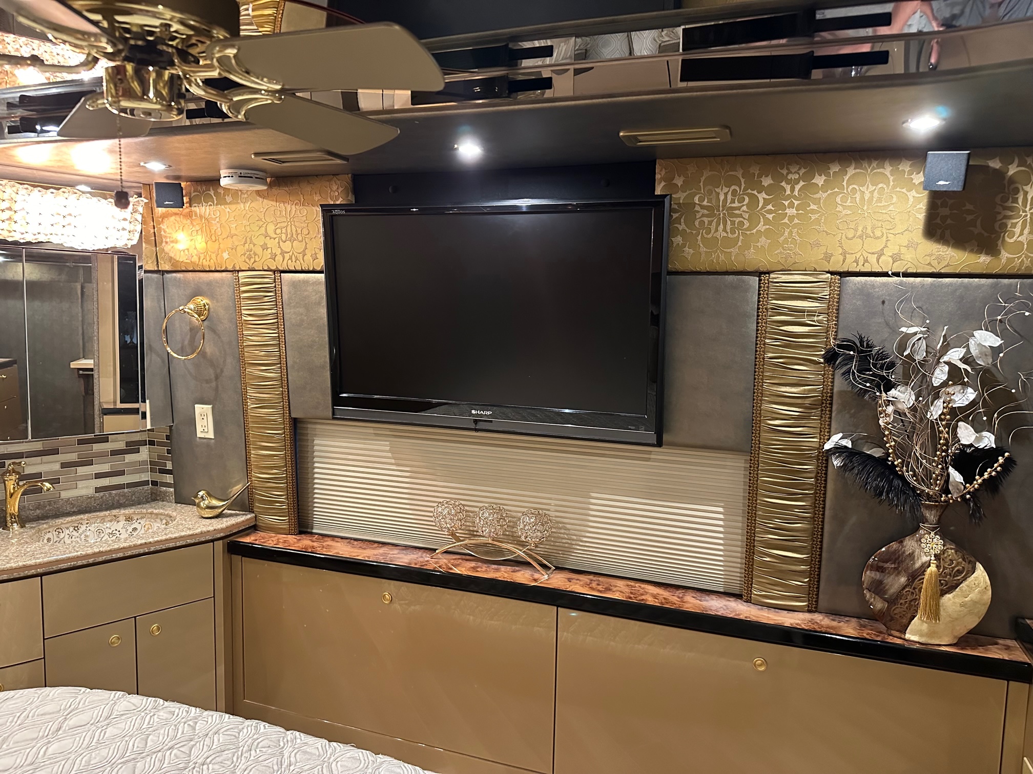 2009 Prevost Featherlite H3-45 For Sale