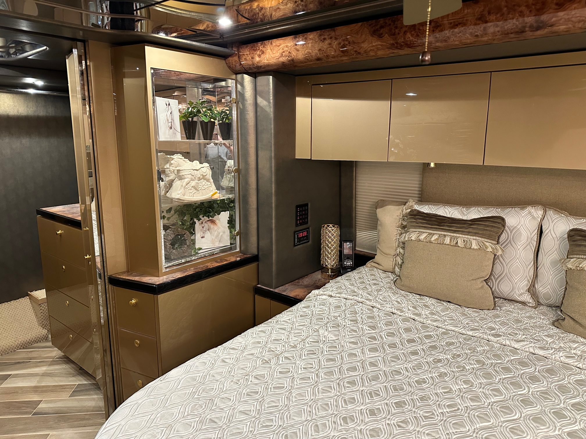 2009 Prevost Featherlite H3-45 For Sale