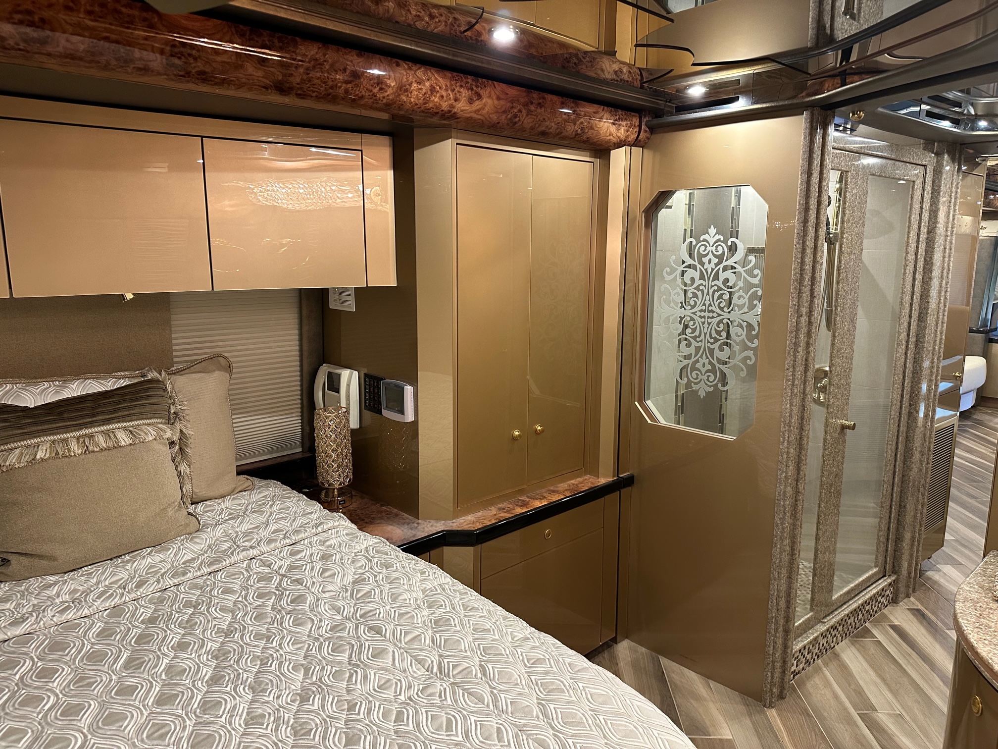 2009 Prevost Featherlite H3-45 For Sale