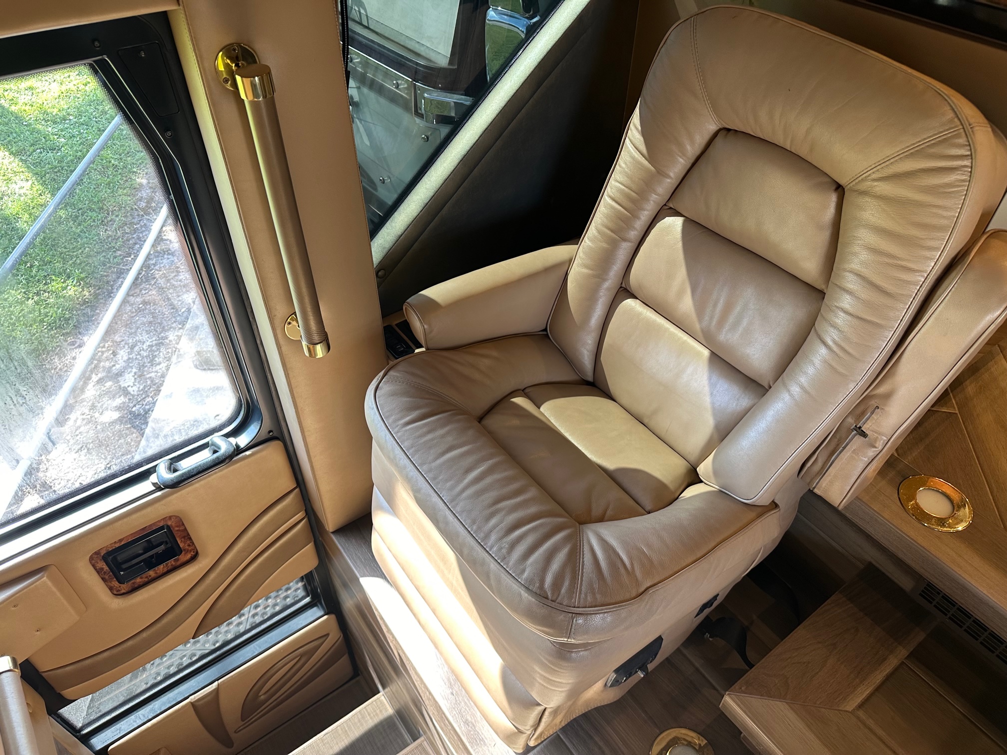 2009 Prevost Featherlite H3-45 For Sale