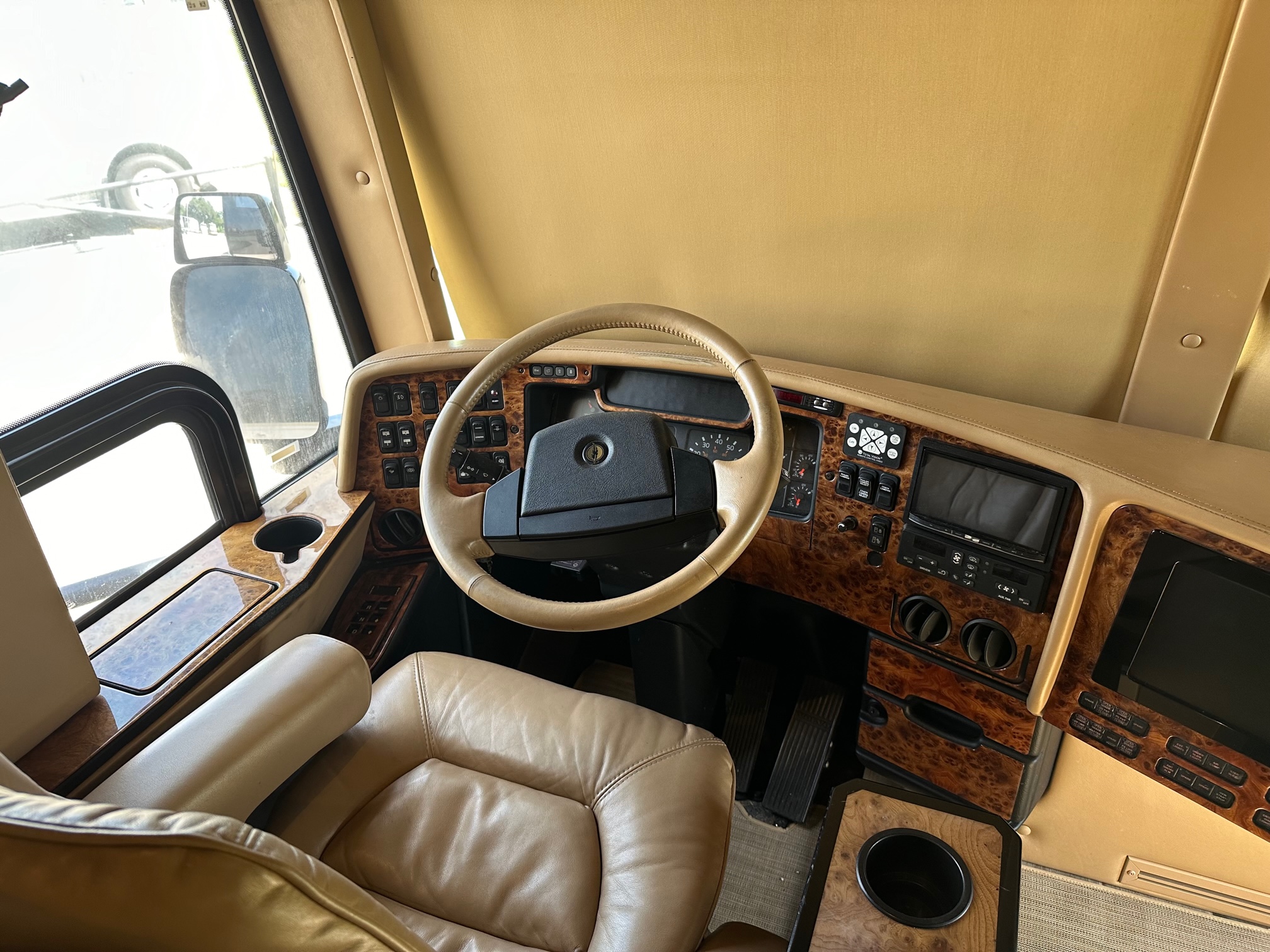 2009 Prevost Featherlite H3-45 For Sale