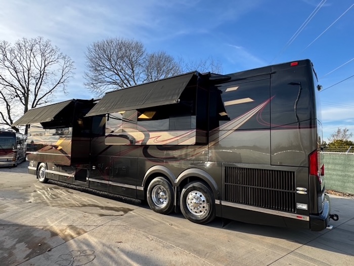 2009 Prevost Featherlite  H3-45 For Sale