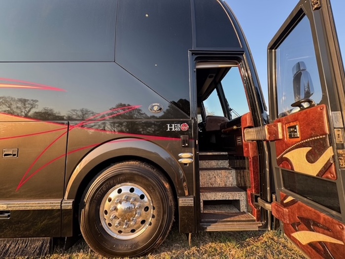 2009 Prevost Featherlite  H3-45 For Sale