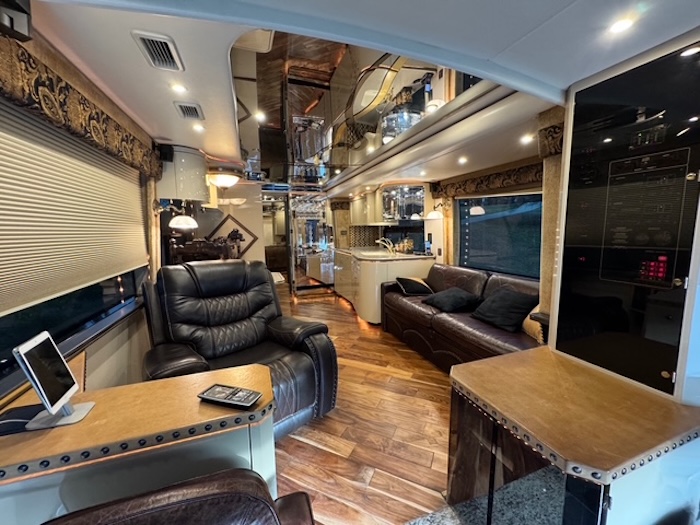 2009 Prevost Featherlite  H3-45 For Sale