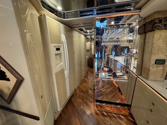 2009 Prevost Featherlite  H3-45 For Sale