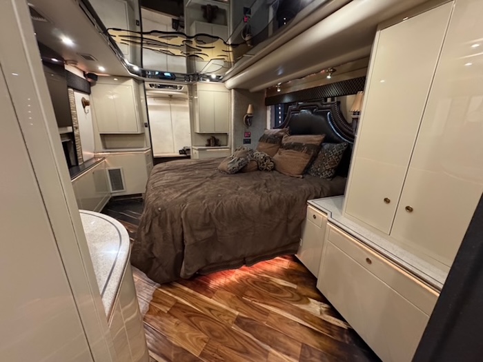 2009 Prevost Featherlite  H3-45 For Sale